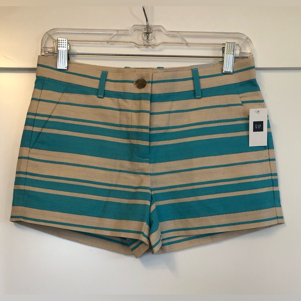 NWT! Gap women’s striped stylish shorts (size 00)